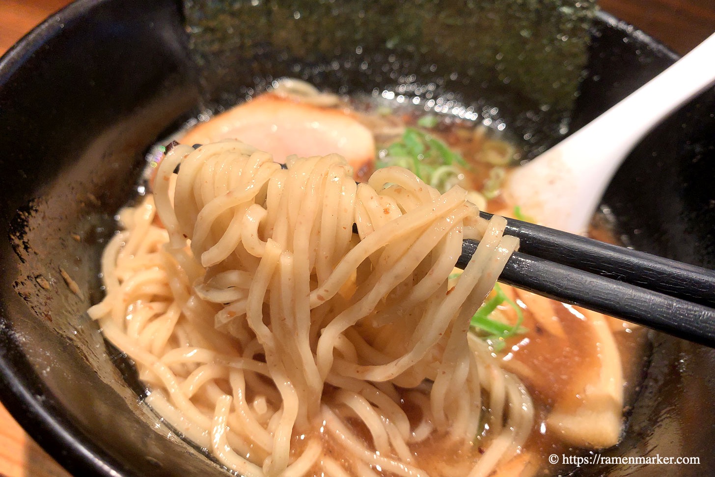 魚介とんこつラーメン 麺