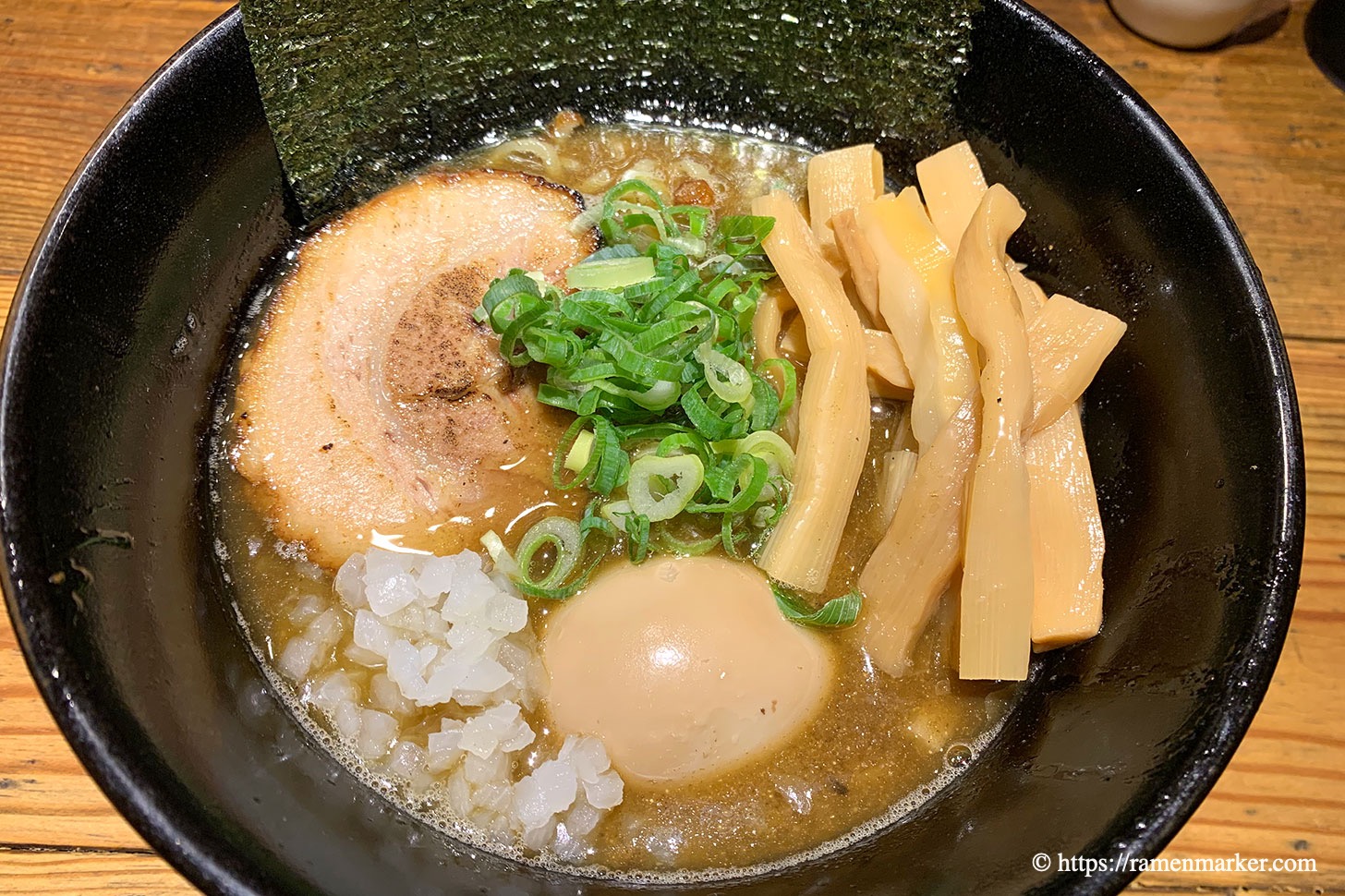 焼き煮干しラーメン