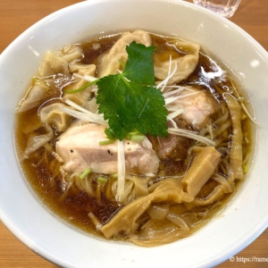 麺や一峯（藤沢）平打ち麺が旨い！淡麗の鶏系醤油わんたん麺