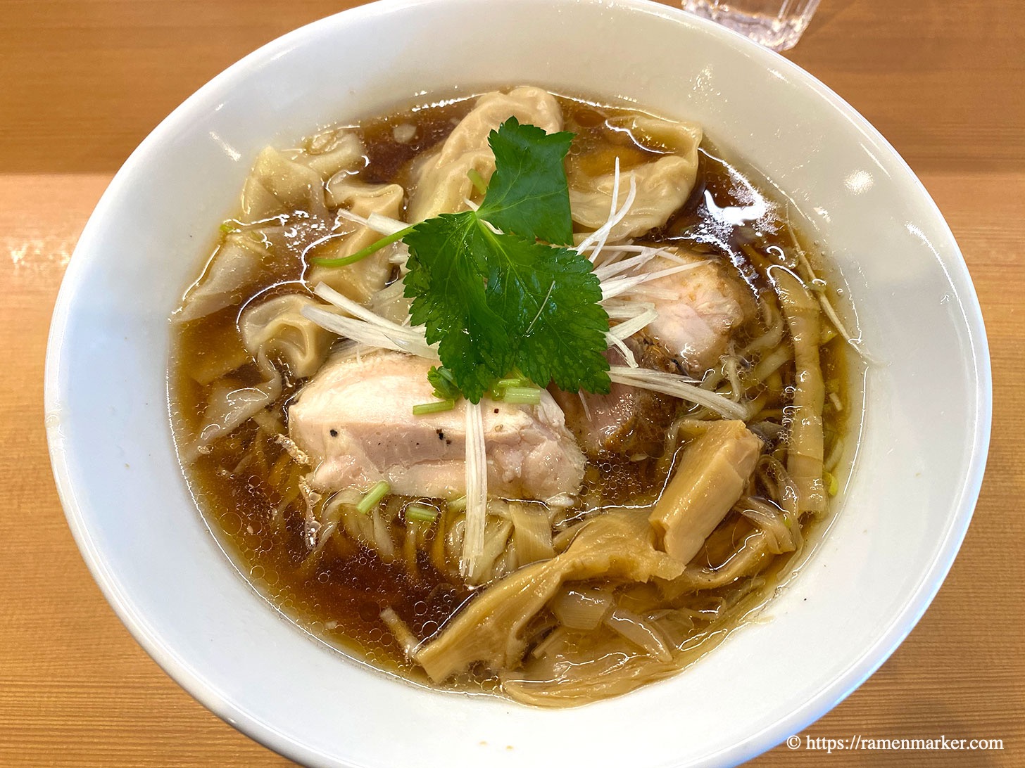 麺や 一峯 醤油わんたん麺