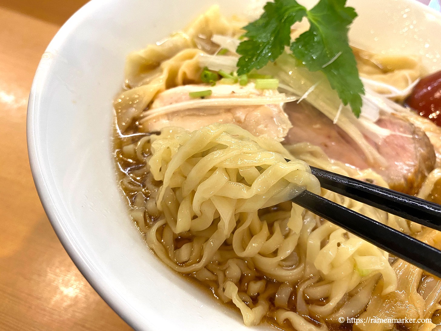 麺や 一峯 醤油わんたん麺 平打麺