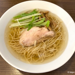 らーめん夢中（藤沢）白醤油ラーメンの淡麗スープは甲殻類を感じる個性的な旨さ