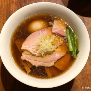 藤沢「鴇（とき）」の淡麗醤油ラーメンは大満足！雨でも行列の人気店