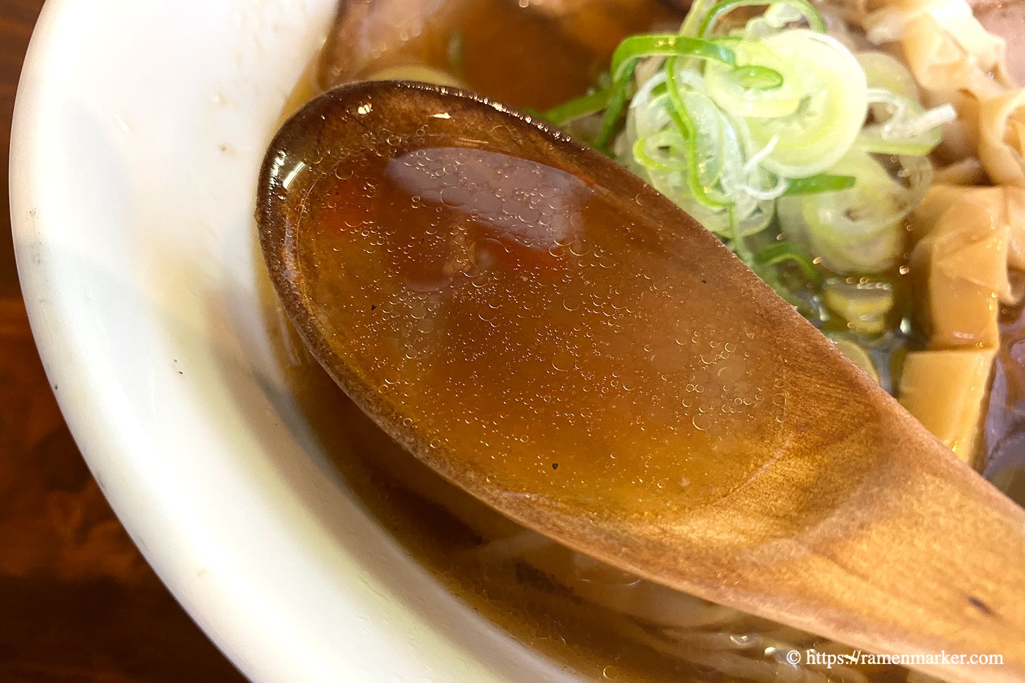 アゴだし醤油ラーメン スープ