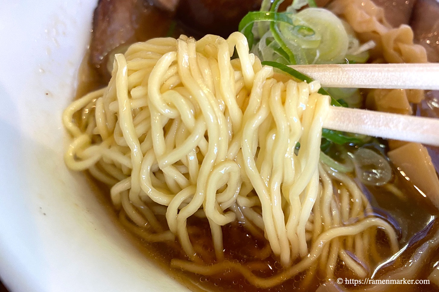 アゴだし醤油ラーメン 麺